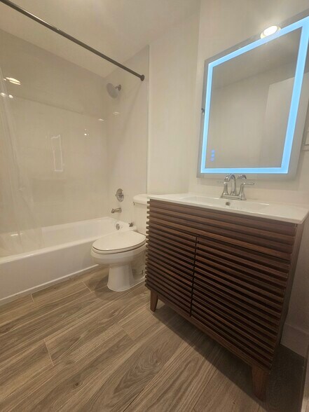 Building Photo - 7501 E Treasure Dr