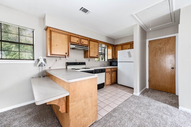 Building Photo - 2245 N Austin Ave