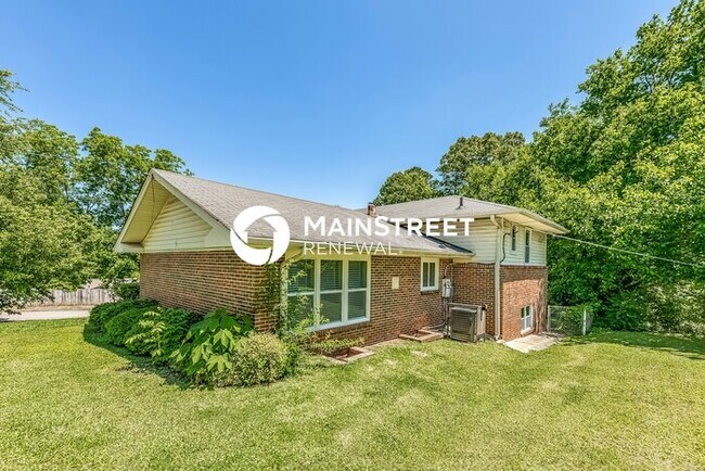 Building Photo - 3 Bedroom Pet-Friendly Home in Tarrant, AL with Main Street Renewal