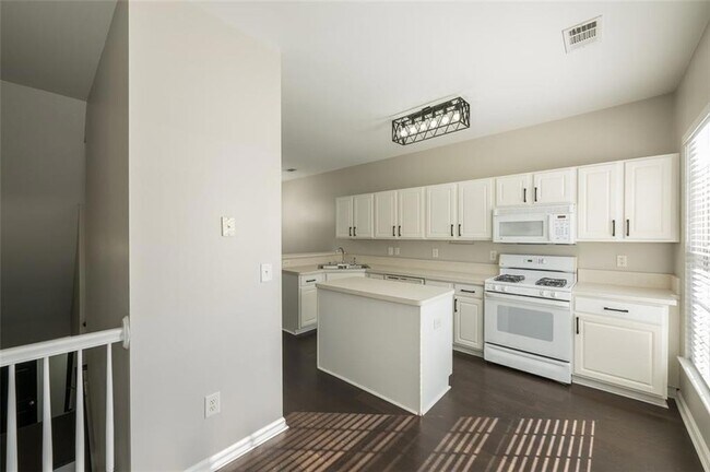 Building Photo - 3177 Mill Springs Cir NE