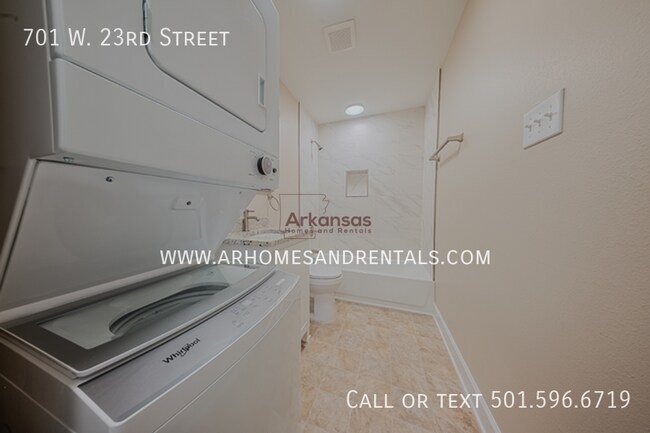 Building Photo - 701 W 23rd St