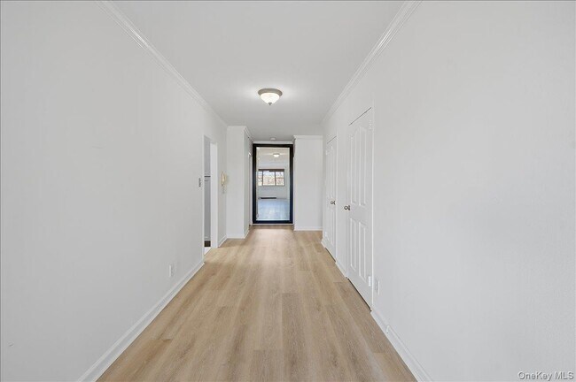 Building Photo - 30 Lake St