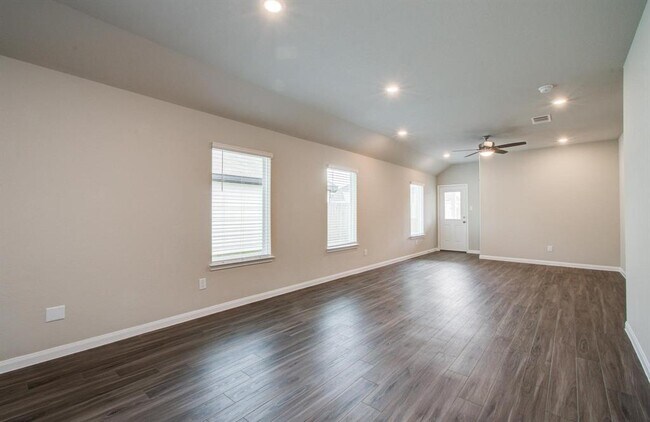 Building Photo - 5111 Shelby Katherine Dr