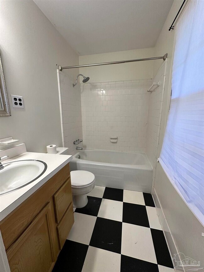 Building Photo - 5560 Homewood Rd