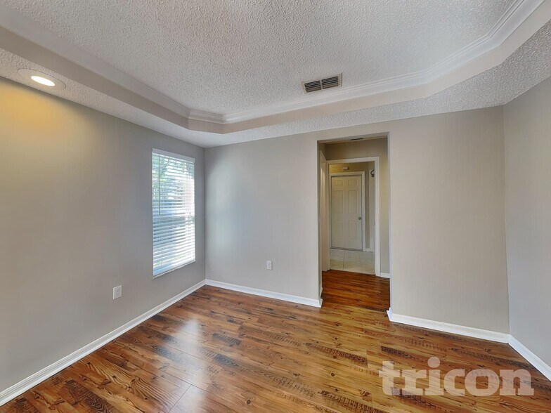 Building Photo - 1374 Godfrey Ave