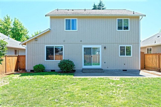 Building Photo - 4 Bedroom Home