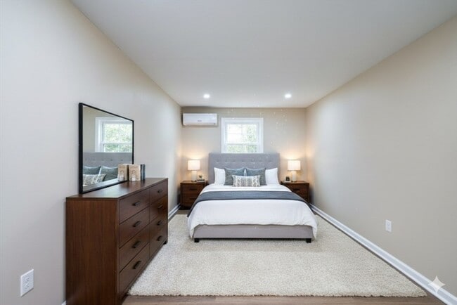 Building Photo - 4 Water St