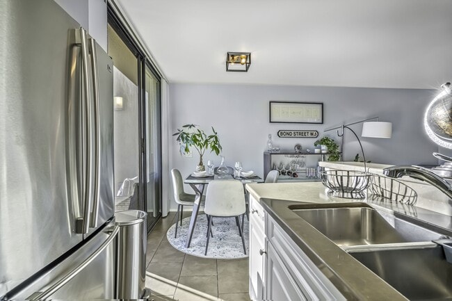 Building Photo - 7320 Hawthorn Ave