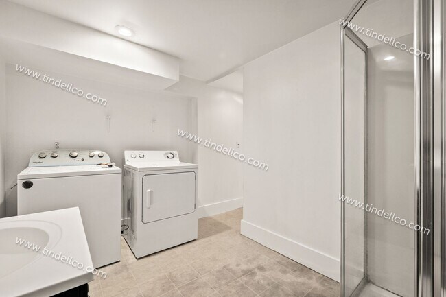 Building Photo - Modern Mediterranean 2 Bed/2 Bath with plenty of space - Pet Friendly!