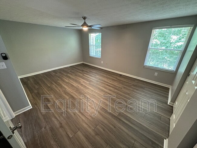 Building Photo - 753 Woodlyn Dr S