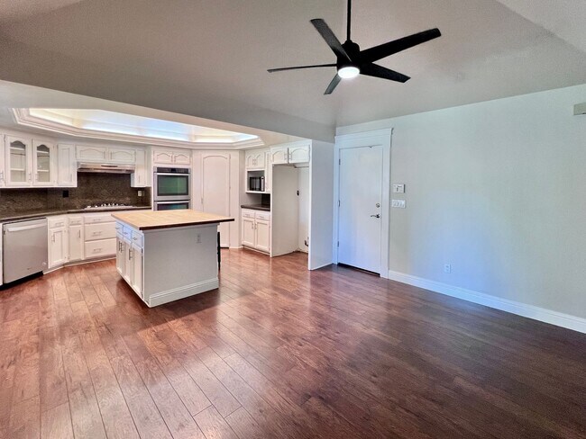 Building Photo - $3,700 Cole & Millbrook, 4 Bedroom House -...