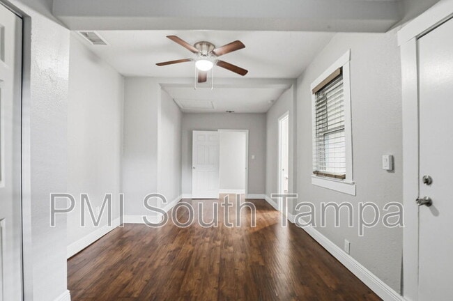 Building Photo - 203 W Emma St