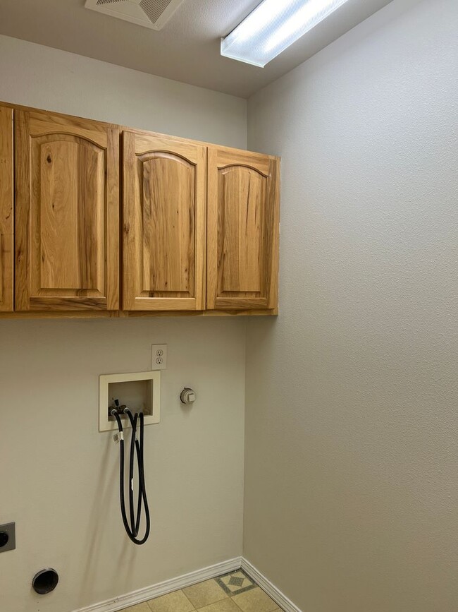 Building Photo - Non-Refundable & Security Deposit Total: $1400.00