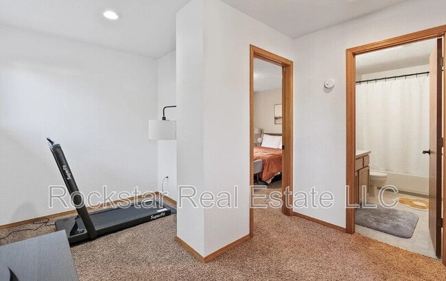 Building Photo - 607 W Persimmon Ln