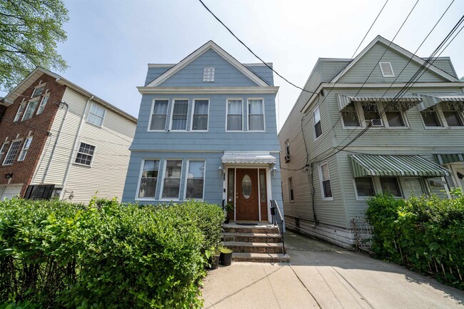 Building Photo - 160 Randolph Ave