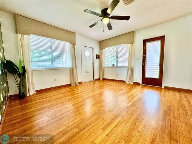 Building Photo - 311 NE 48th Ct