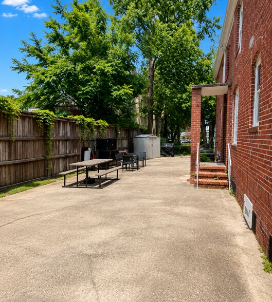 Building Photo - 1521 McDuff Ave S