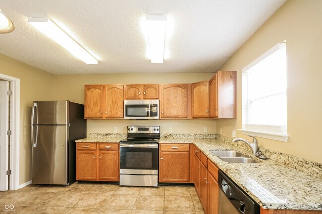 Building Photo - 735 Streamside Dr