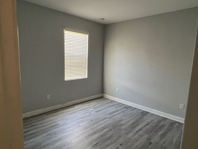 Building Photo - FOUR BEDROOM HOME FOR RENT IN INDEPENDENCE