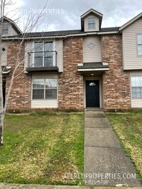 Building Photo - 1712 N Chestnut Ave