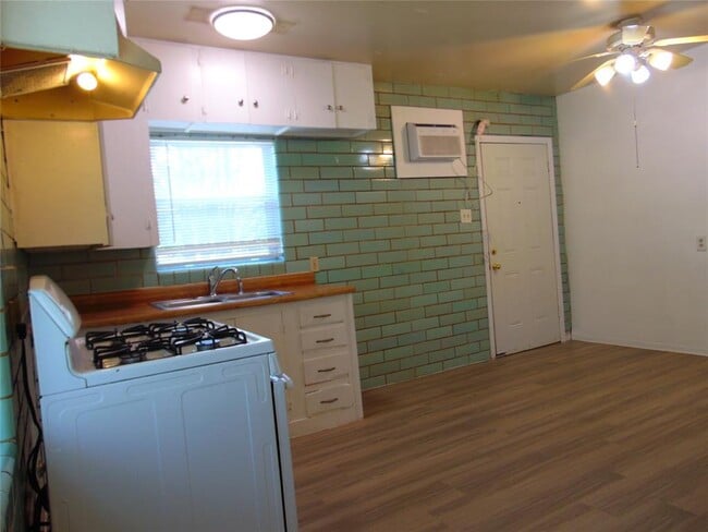 Building Photo - 1701 E 38th St