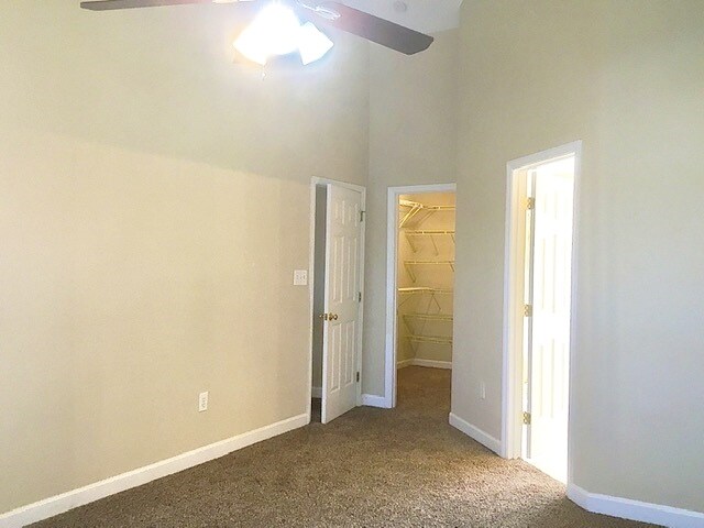 Building Photo - 4304 Southern Oak Dr