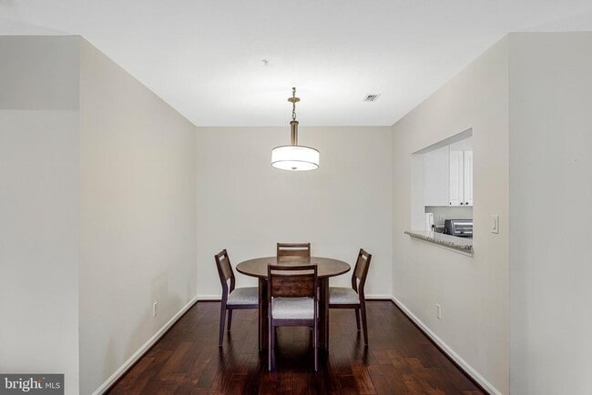 Building Photo - 20320 Beechwood Terrace