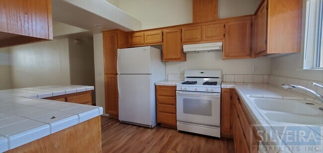 Building Photo - 2 Bedroom Santa Maria home available!