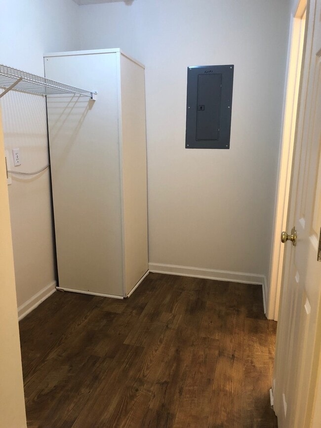 Building Photo - Great Location Black Mountain Apartment