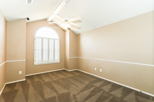 Building Photo - 308 Longhorn St