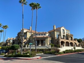 Building Photo - Charming Townhome in the Heart of Rancho S...