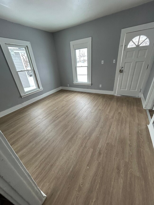 Building Photo - 319 Commercial St