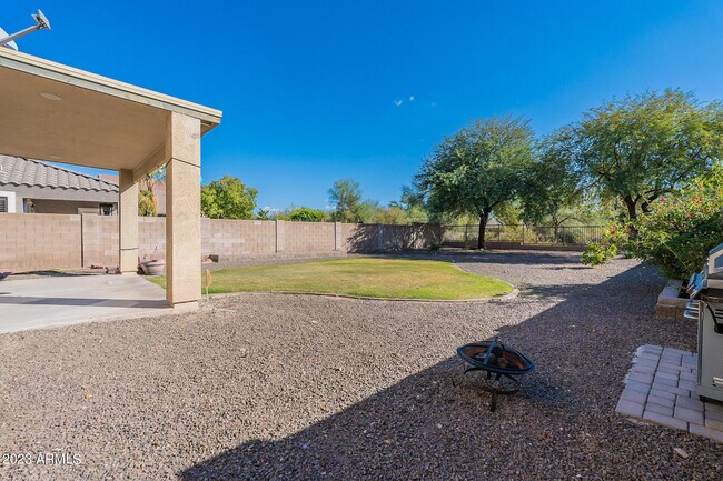 Building Photo - 2943 E Quiet Hollow Ln