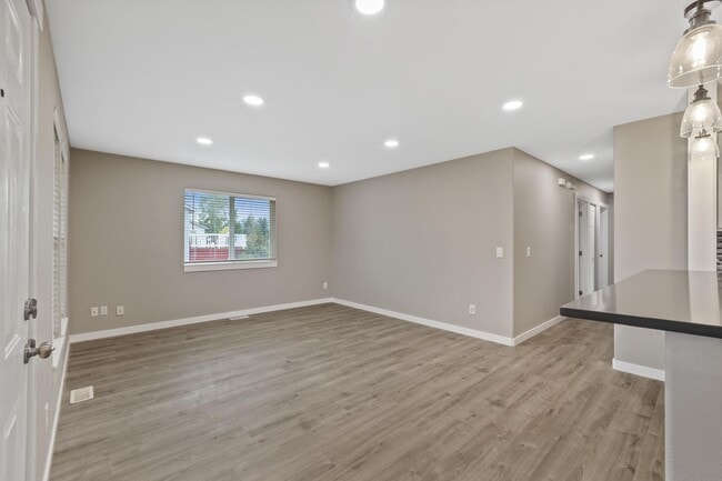 Building Photo - Updated Single Level Home In Post Falls