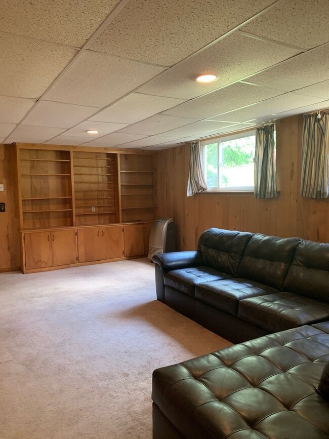 Building Photo - 924 McBryde Ln