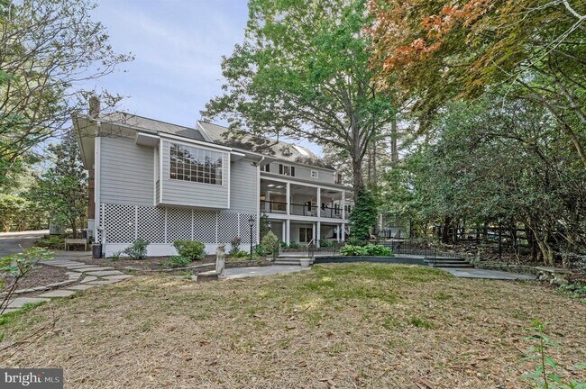Building Photo - 10034 Scenic View Terrace