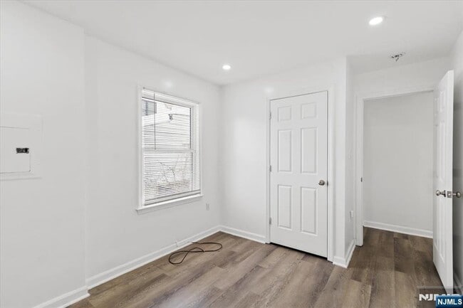 Building Photo - 17 Holsman St