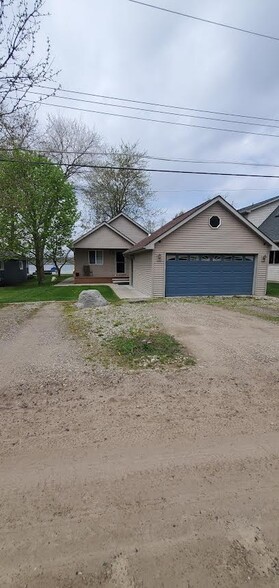 Primary Photo - 8532 Riverside Dr