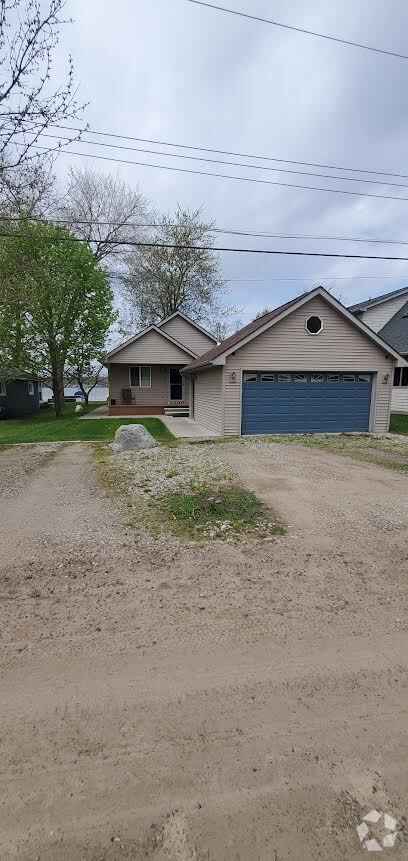 Building Photo - 8532 Riverside Dr