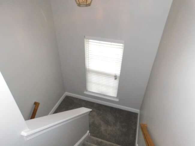 Building Photo - 3 bedroom 2.5 bath single family home