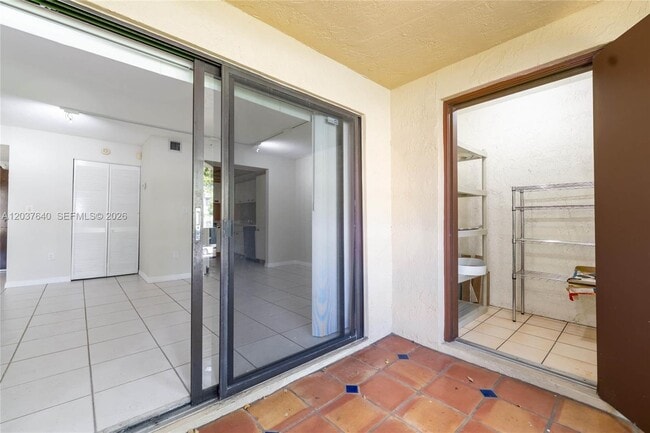 Building Photo - 9015 SW 125th Ave