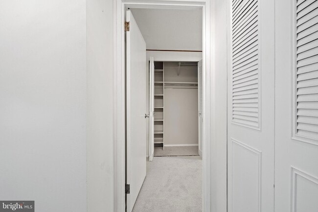 Building Photo - 4600 S Four Mile Run Dr