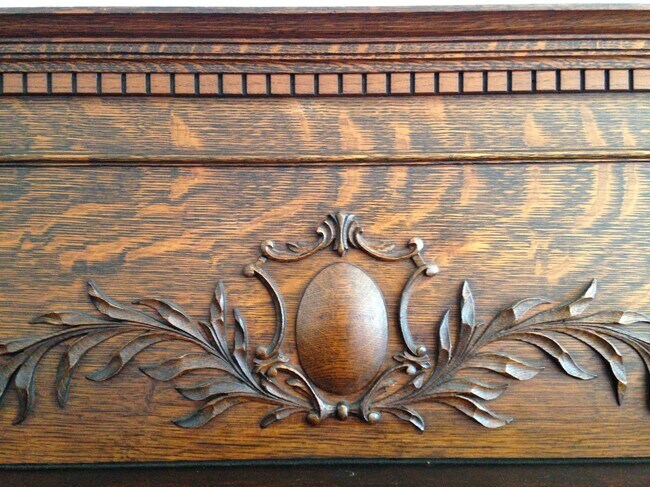 Pretty Tigers Oak grain in mantle - 127 Valentine Ln