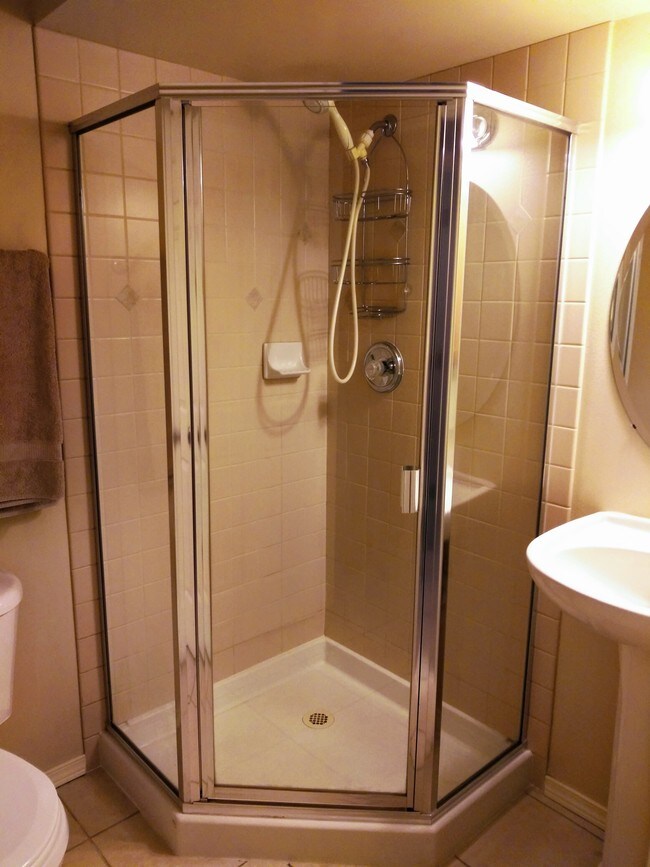 Building Photo - 8531 Midvale Ave N