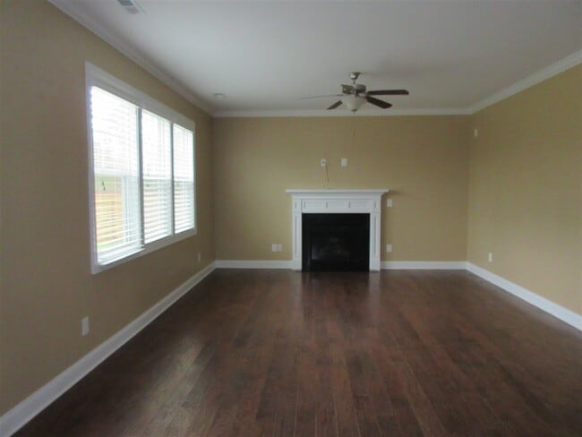 Building Photo - 403 Wolfe Ln