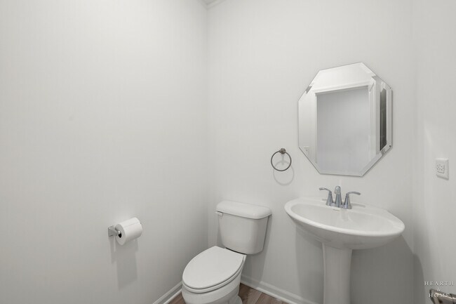 Building Photo - 624 Cassia Ct