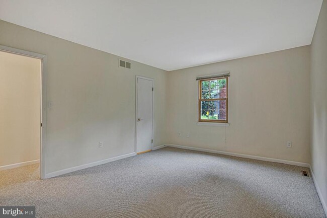 Building Photo - 607 Ridge Dr