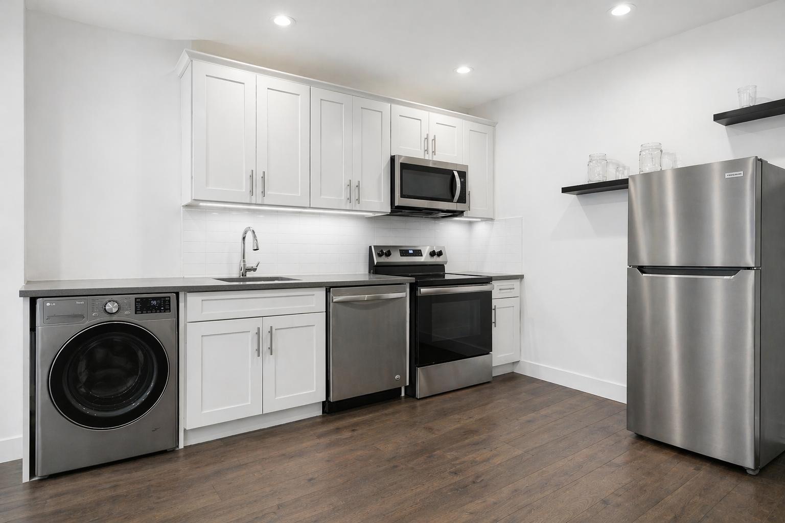 Building Photo - 346 W 52nd St