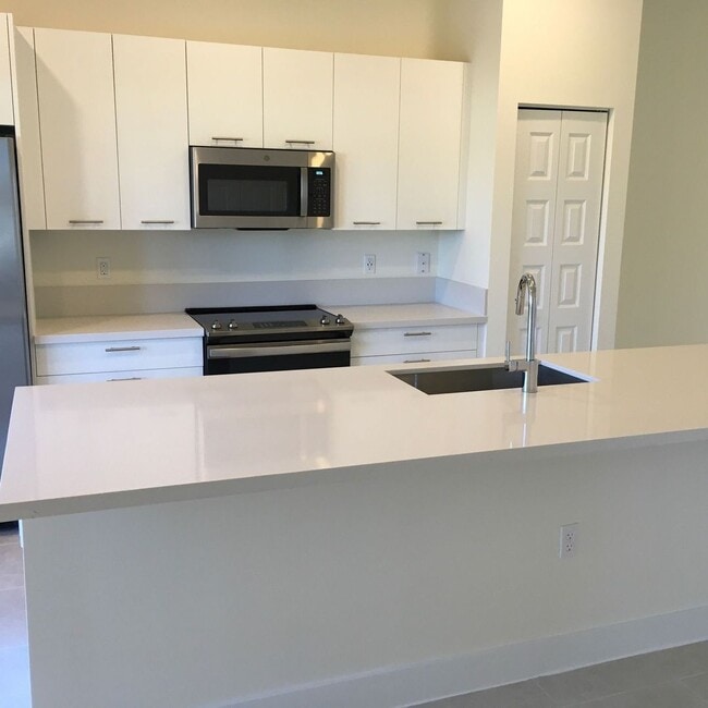 Building Photo - Great Condo unit in Doral