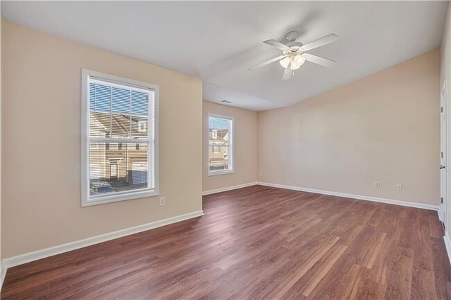 Building Photo - 1938 Dilcrest Dr